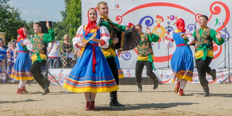 Поиграть на буксанах и съесть окрошку: чем еще заняться на фестивале «Русское поле»