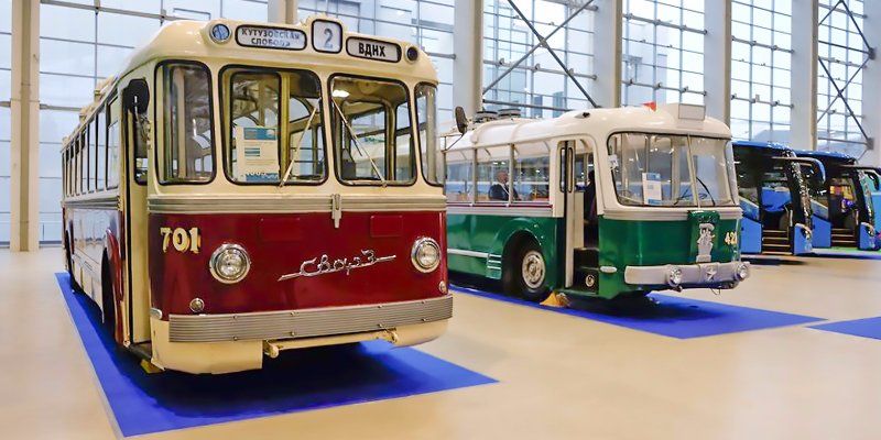 Синий троллейбус Окуджавы и автобус из «Операция “Ы”»: на Urban Transport показали ретромодели