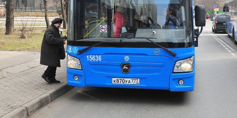 Резервные автобусы начали дежурить на самых загруженных маршрутах