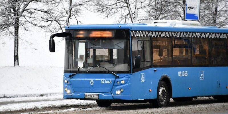 На улице Удальцова временно изменились маршруты наземного транспорта