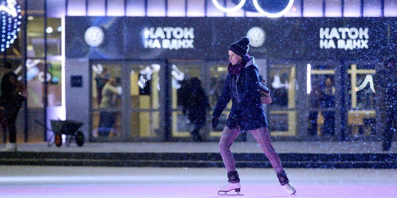 Пройти на каток на ВДНХ можно с помощью карты «Тройка»