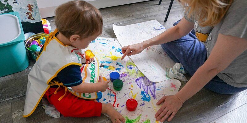 «Бабушка и дедушка на час»: родителей приглашают на открытые уроки школы нянь