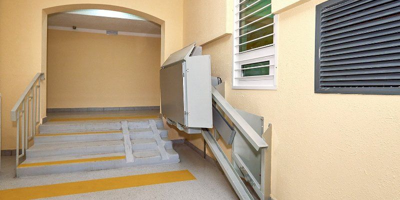 Для ветеранов Великой Отечественной войны установят 19 подъемных платформ в подъездах