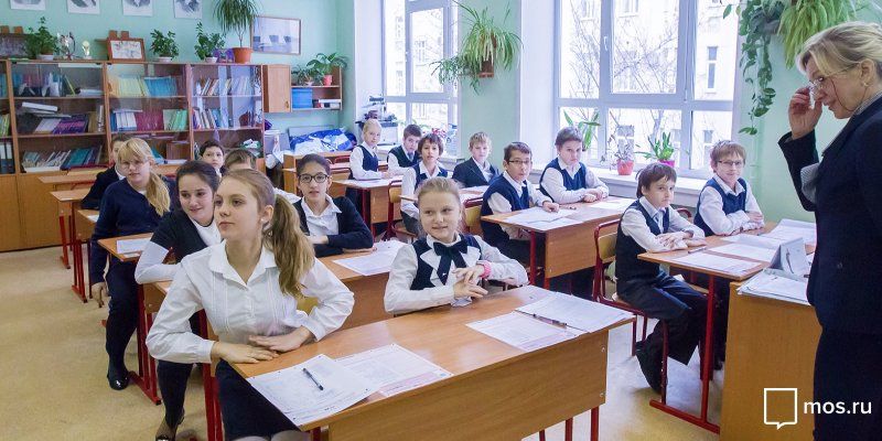 Для московских школьников разработали электронные браслеты