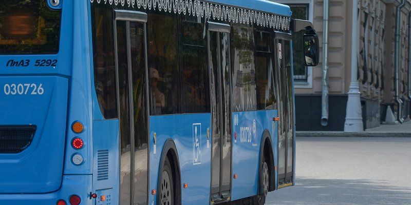 В районе Пушкинской площади: какие автобусы изменят маршруты