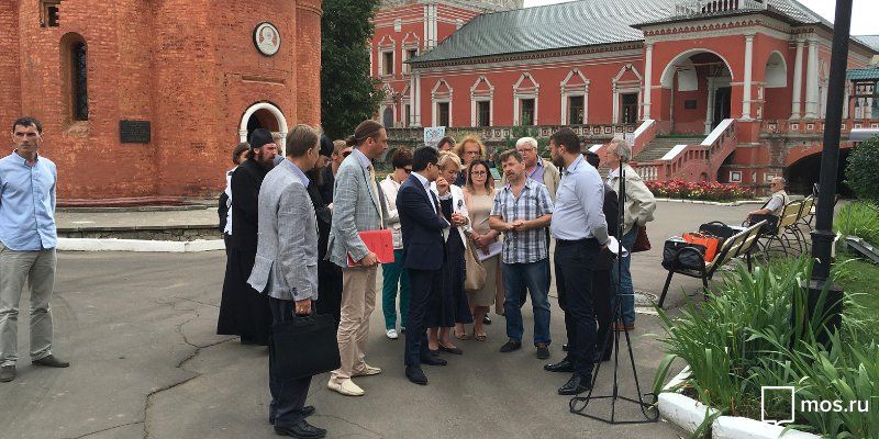Началась реставрация колокольни и церкви Пахомия в Высоко-Петровском монастыре