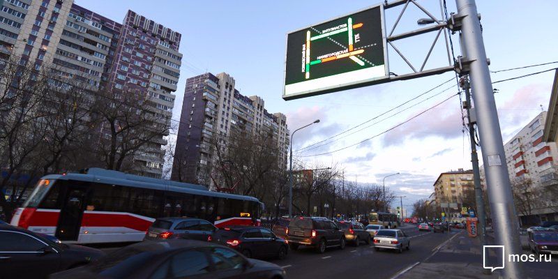 Водителей начали с помощью дорожных табло информировать о начале мотосезона