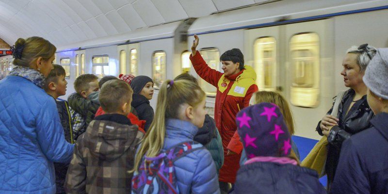 Сотрудники ЦОМП сопроводили более четырех тысяч пассажиров с детьми на новогодние елки