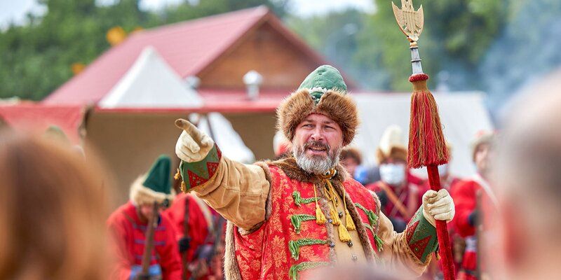 Солеварня, рыцарский турнир и бал Наташи Ростовой: в Москве пройдет фестиваль «Времена и эпохи»