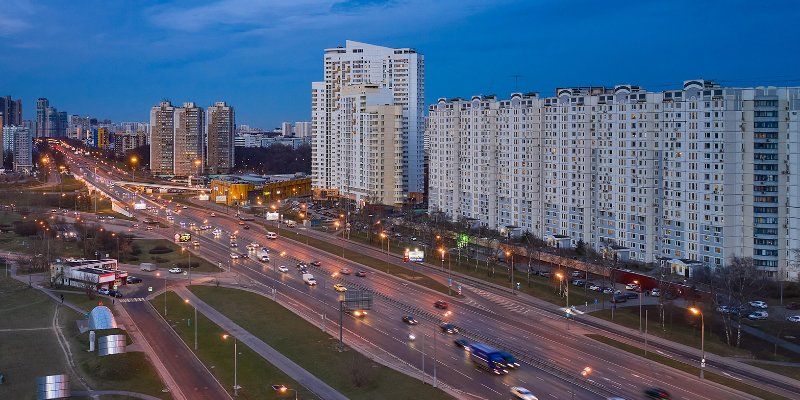 Сильный ветер повалил более 130 деревьев