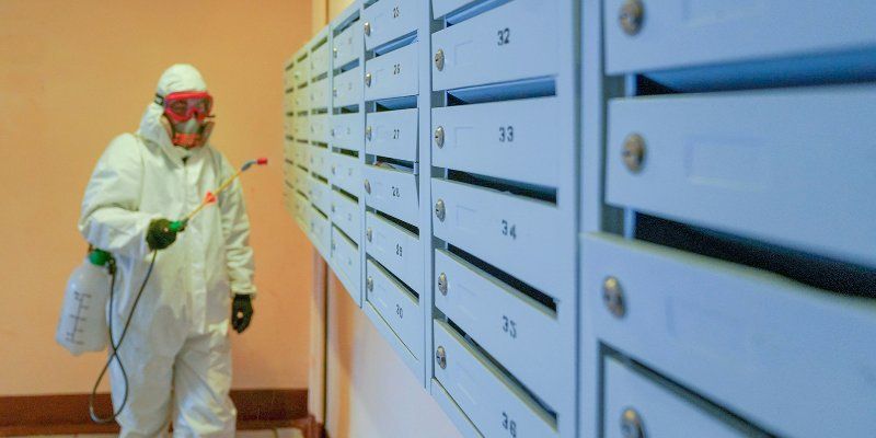 Ежедневную дезинфекцию московских подъездов продлили на месяц