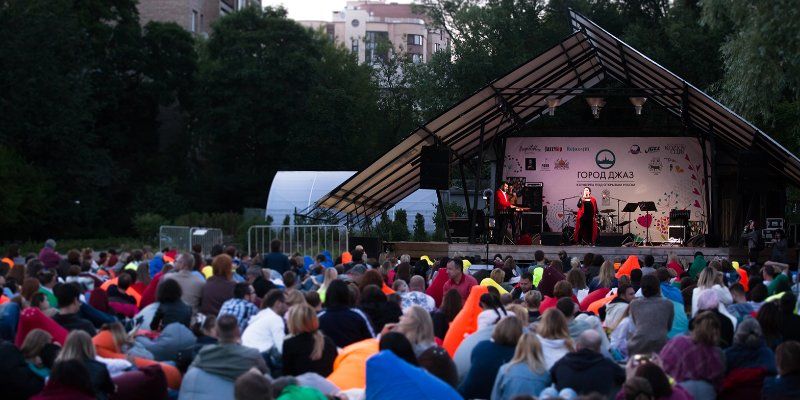 Свит-джаз и танцевальный свинг: в «Аптекарском огороде» пройдет фестиваль биг-бендов