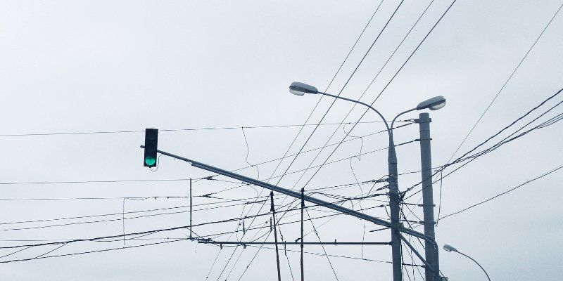В двух округах города обновят кабельно-воздушные линии