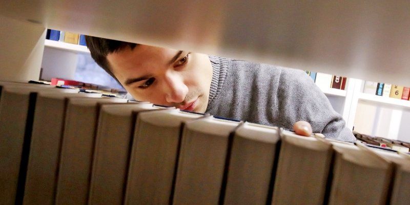 Приключения овощей и «Горе от ума». Самые популярные библиотечные книги ноября