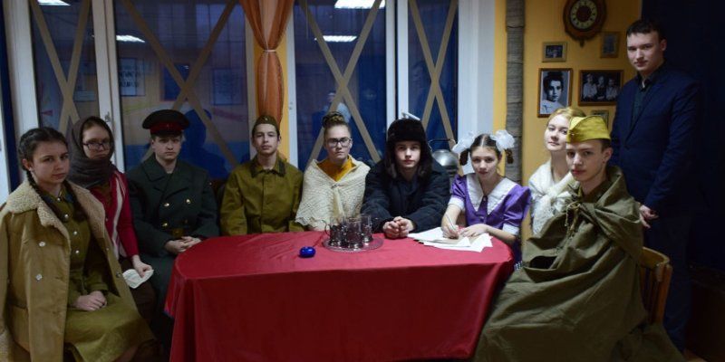 Дневник юной ленинградки: подростки показали спектакль в семейном центре
