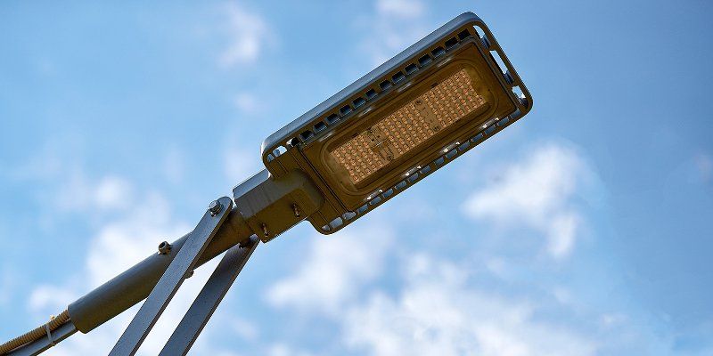 На Новобутовской улице установили светильники