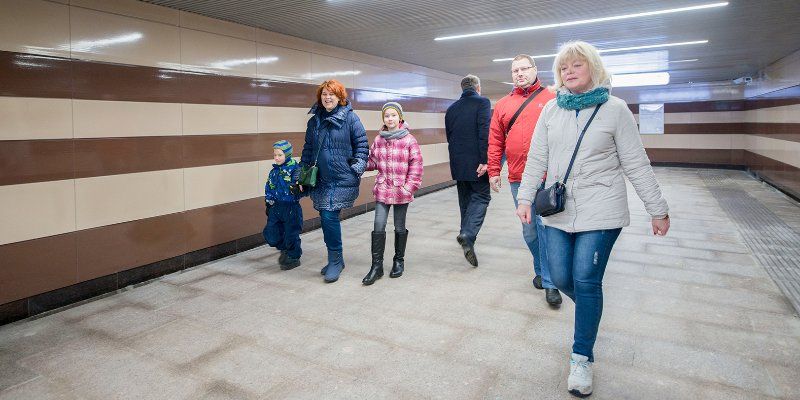 Через железную дорогу: в Марфине строят пешеходный переход