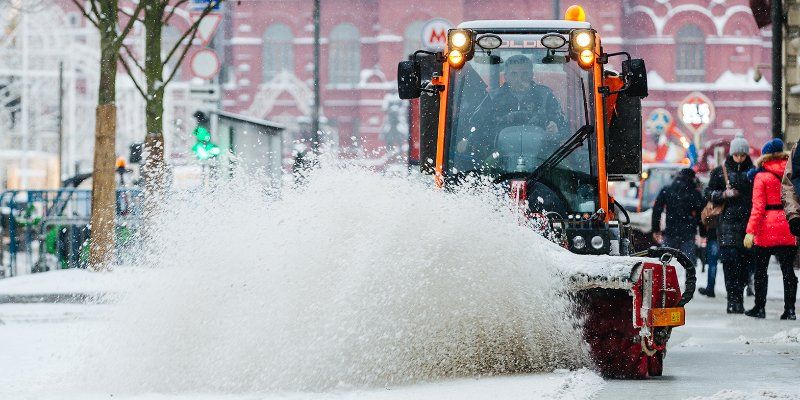 Улицы города убирает 8,5 тысячи единиц техники