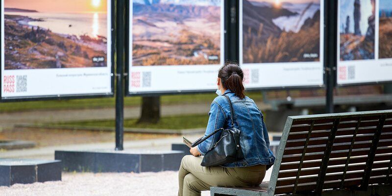 Застывший водопад и заснеженные горы: в Москве открылась фотовыставка Russpass
