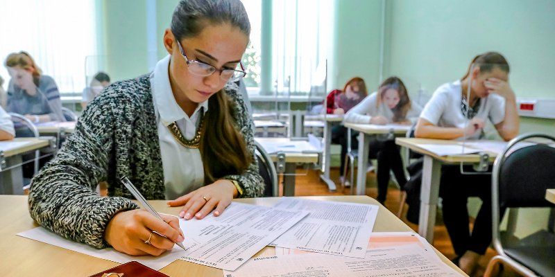 Более 77 тысяч столичных выпускников приняли участие в основном периоде ЕГЭ