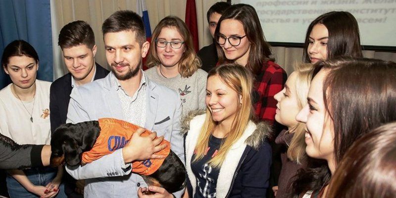 Собака-психолог и мастер-классы: как спасатели поздравили студентов с Татьяниным днем