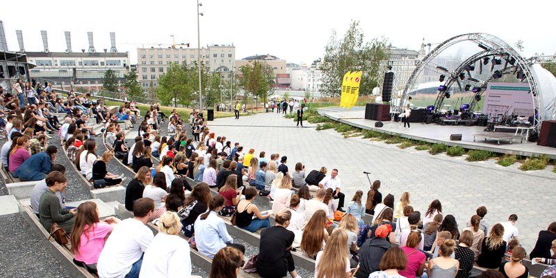 Город глазами кота, музыка улиц и йога на парящем мосту: причины посетить Moscow Urban Fest