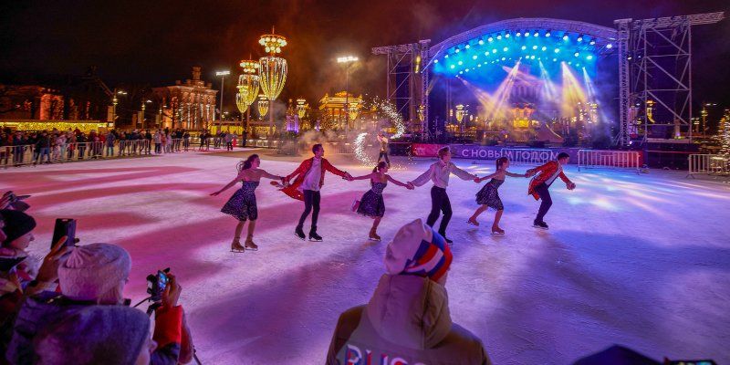 Концерт, ледовое шоу и фейерверк: как отметили Новый год на ВДНХ