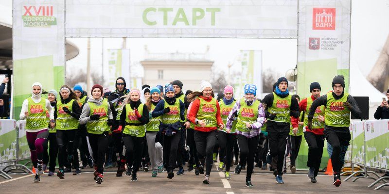 Более 400 человек стали участниками зимнего забега на ВДНХ