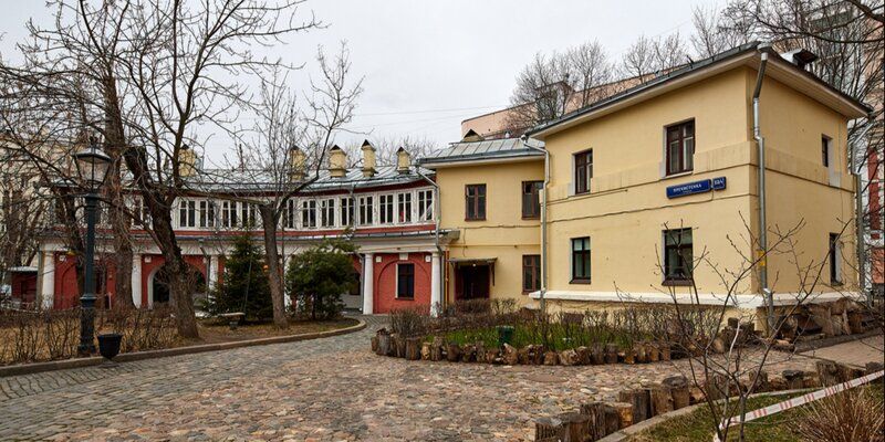 The Cheshire Cat at Prechistenka and Lev Rudnev’s work of art. Historians of Moscow talk about their favorite buildings