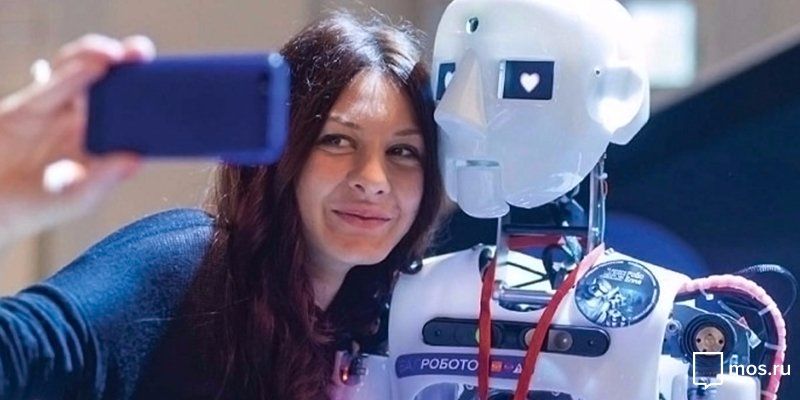 На ВДНХ роботы подарят дамам тысячу роз
