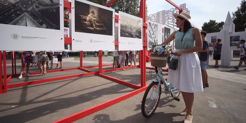 Выставка городской фотографии «Планета Москва» открылась на ВДНХ