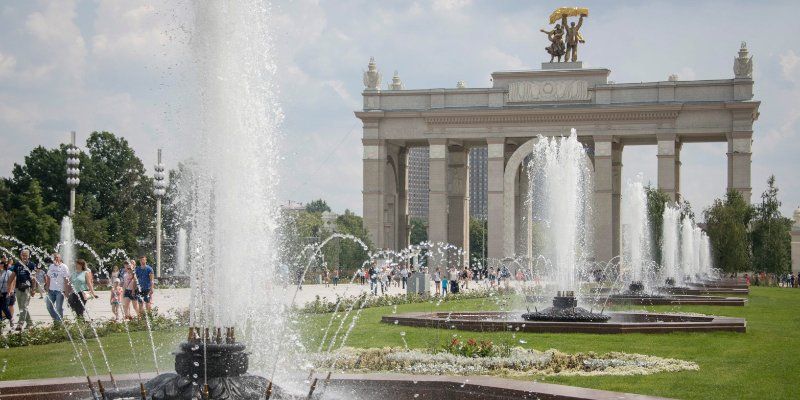 Main entrance, main alley, main fountains: What to see at VDNKh