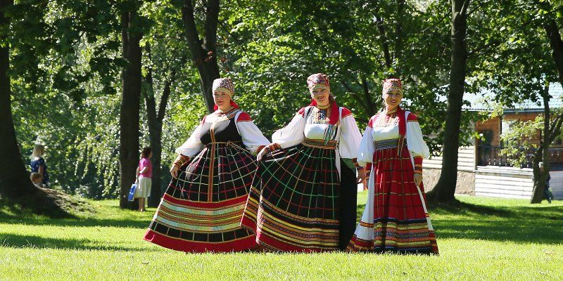 Каша из топора, скань и богатырская карусель: что нужно знать о фестивале «Русское поле»