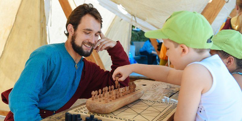 Приключения реконструкторов в Москве: что посмотреть на фестивале «Времена и эпохи»