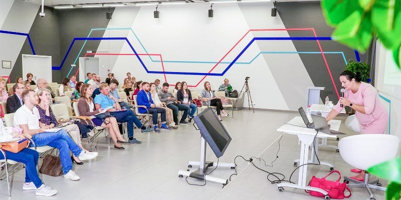 Умные закупки: более 400 представителей бизнеса повысили свою квалификацию в летней школе на ВДНХ