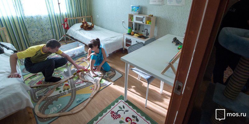 Новым папам и мамам: как Москва поддерживает семьи с приёмными детьми