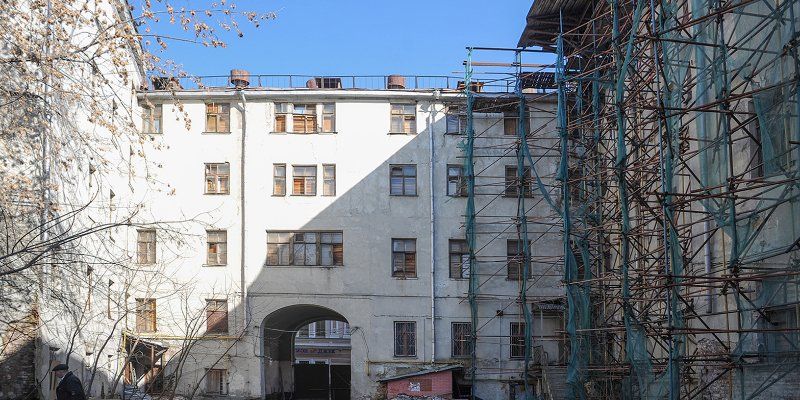 Помпейский красный цвет и уникальный паркет: как отреставрируют усадьбу Абрикосовых