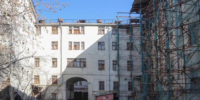 Pompeian red and unique parquet: Abrikosov Estate renovation