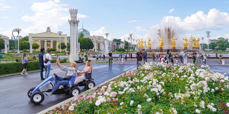 Новые прогулочные маршруты, танцы и спорт: на ВДНХ подвели итоги сезона