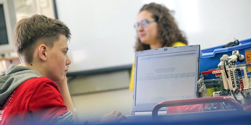 Встреча с дипломатом, экскурсия по выставке и лекция о программировании: что приготовили «Субботы московского школьника»