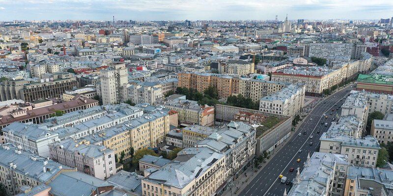Крыши двух исторических зданий в Тверском районе отремонтируют