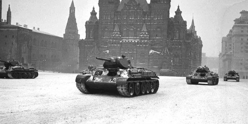 История победы: как осажденный город провел в 1941 году парад на Красной площади