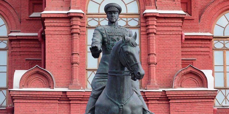 Завершилась реставрация памятника Георгию Жукову на Манежной площади