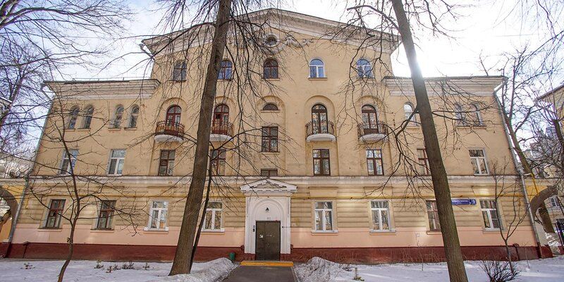 Крышу дома в стиле сталинский неоклассицизм отремонтируют в Щукине