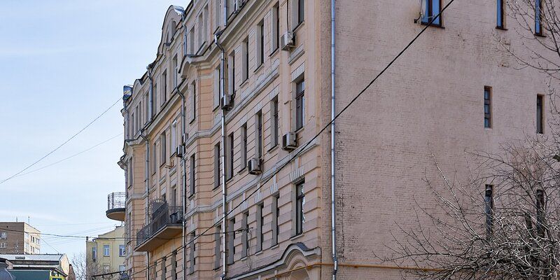 Фасад исторического дома в Глазовском переулке отреставрируют
