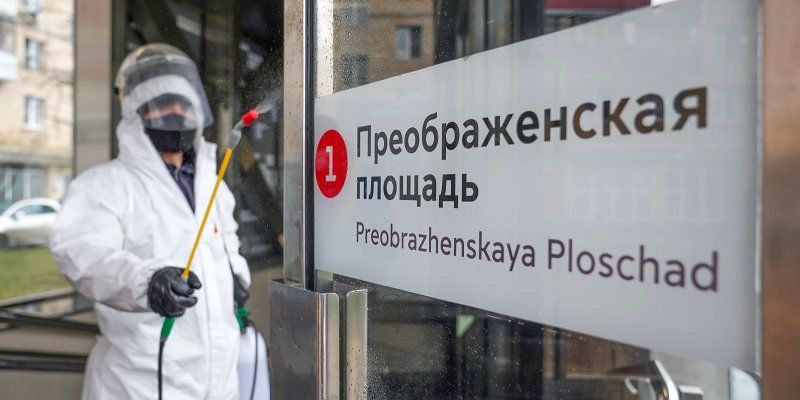 Надежная защита от микробов и вирусов: как дезинфицируют станции метро