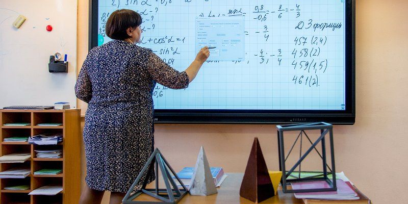 В Москве вручили уже 1500 грантов за развитие «Московской электронной школы»