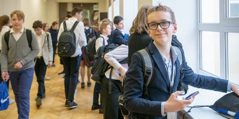 В День смеха московские школьники запустят флешмоб #цветнастроенияшкольный