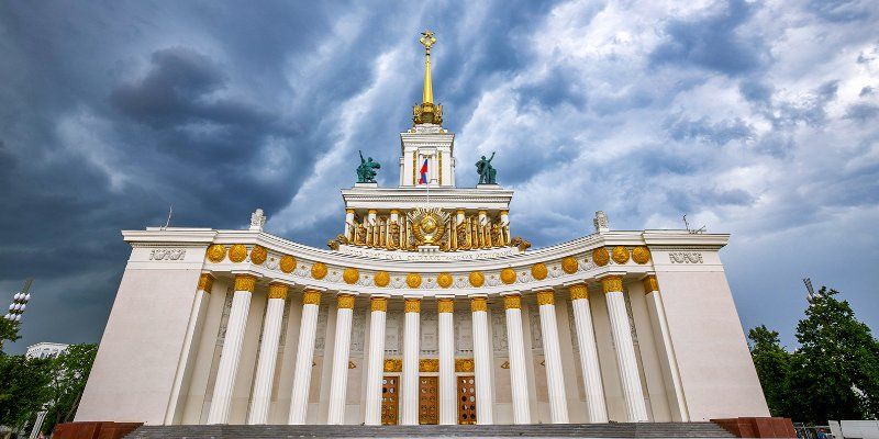Гроза и сильный ветер сохранятся до утра субботы