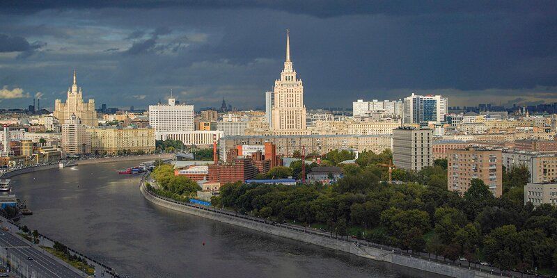 Москвичей предупреждают о грозе и шквалистом ветре